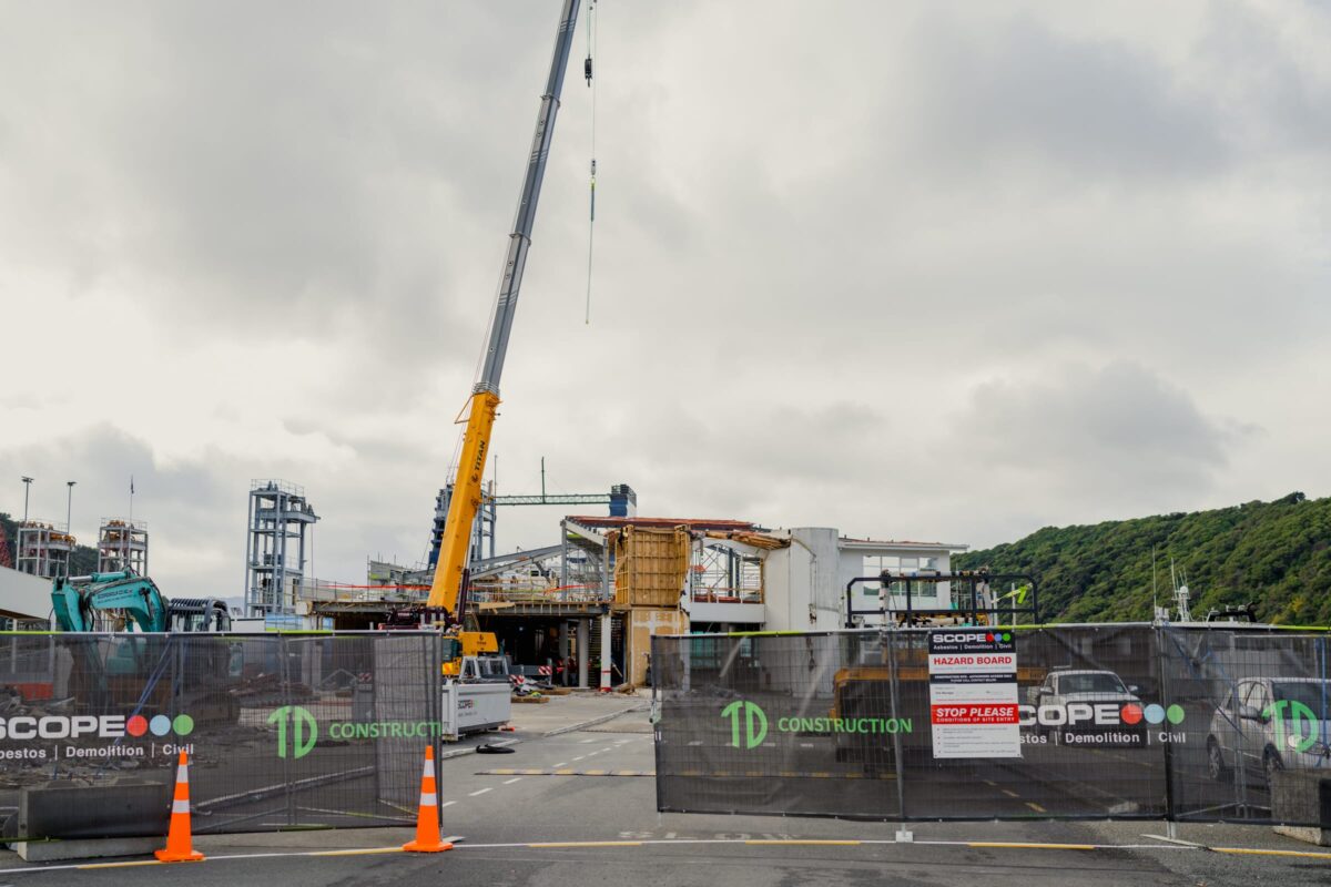 image of Scope Group fence scrim and machinery at Picton terminal for demolition and strip out project